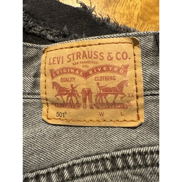 LEVIS 501 Shorts Size 27" Black Hombre Denim Jean Cut Off Frayed Raw Hem - Picture 4 of 7